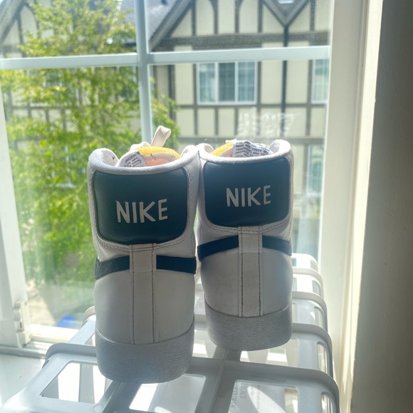 Nike Blazers - Picture 2 of 4